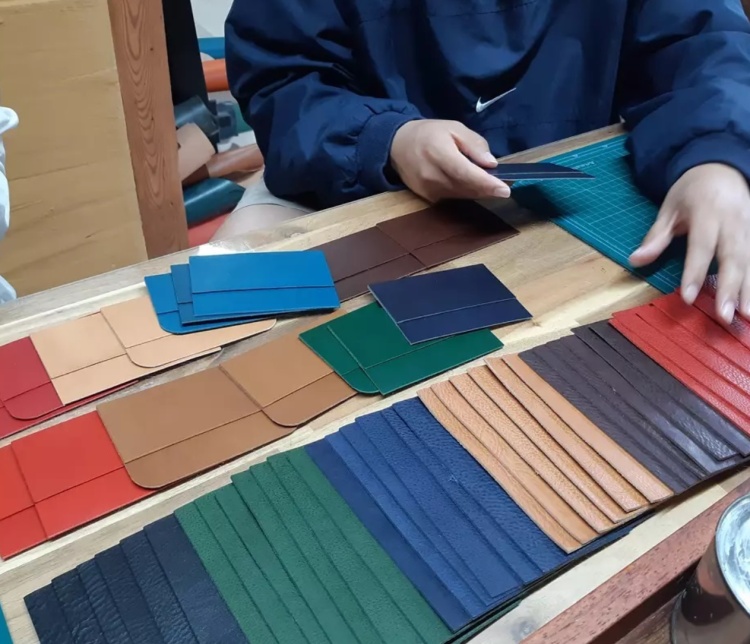 익산 가죽공방에서 세상에 단 하나뿐인 나만의 제품을 만드는 인턴십!